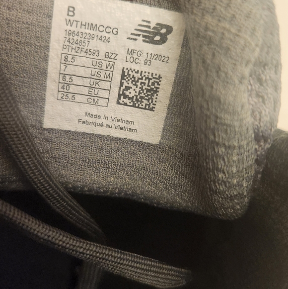 NEW BALANCE WOMENS SIZE 8.5 GRAY TRAIL RUNNING SHOE - Picture 7 of 8